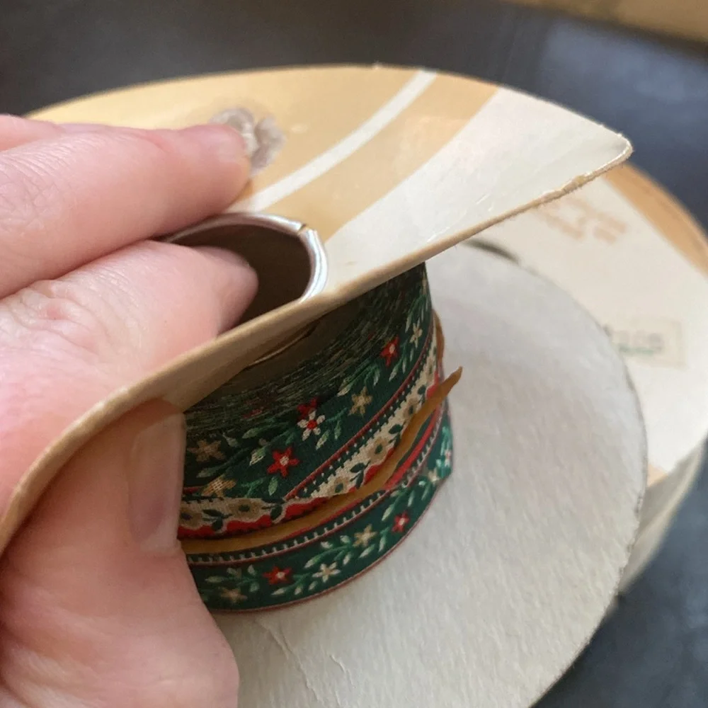 Lion Company vintage Christmas ribbon - Picture 2 of 5